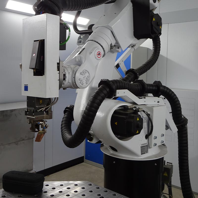 Laserschweißroboter in der Fertigung