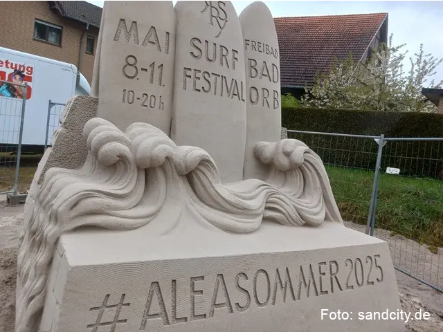 Sand aus dem Kieswerk Nieder-Roden für eine Sandskulptur in Bad Orb, 2025