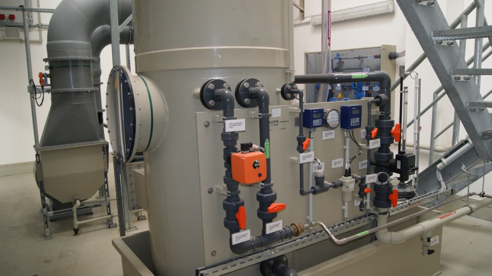 Prozessanlage mit Ventilstation und Messinstrumenten