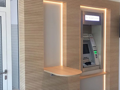 Wandverkleidung in Lamellenoptik