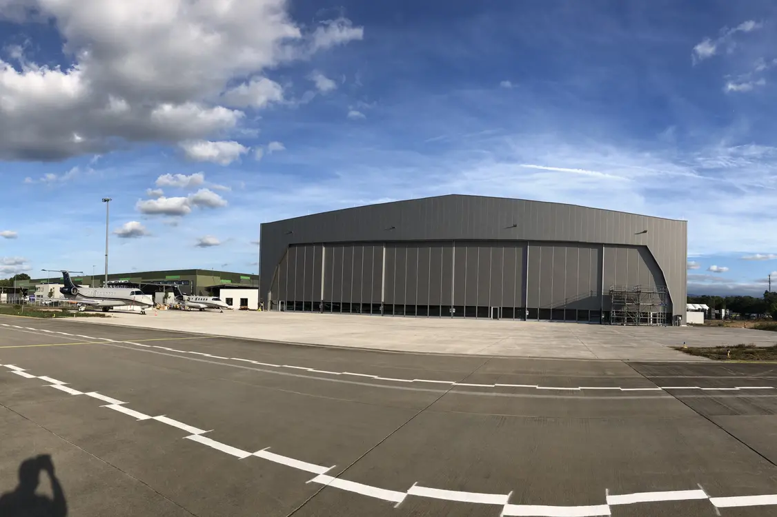 Hangar-Neubau für Businessflieger-Wartung