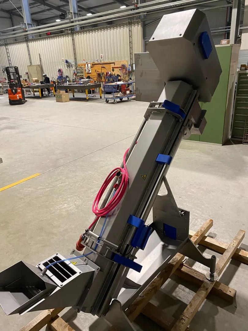 Entfettungsmaschine in der Lagerhalle