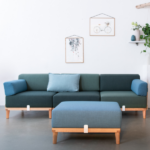 Modulares Sofa mit Eiche und Polster