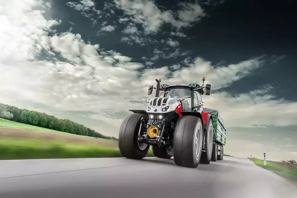 Traktor Terrus CVT (288–340 PS)