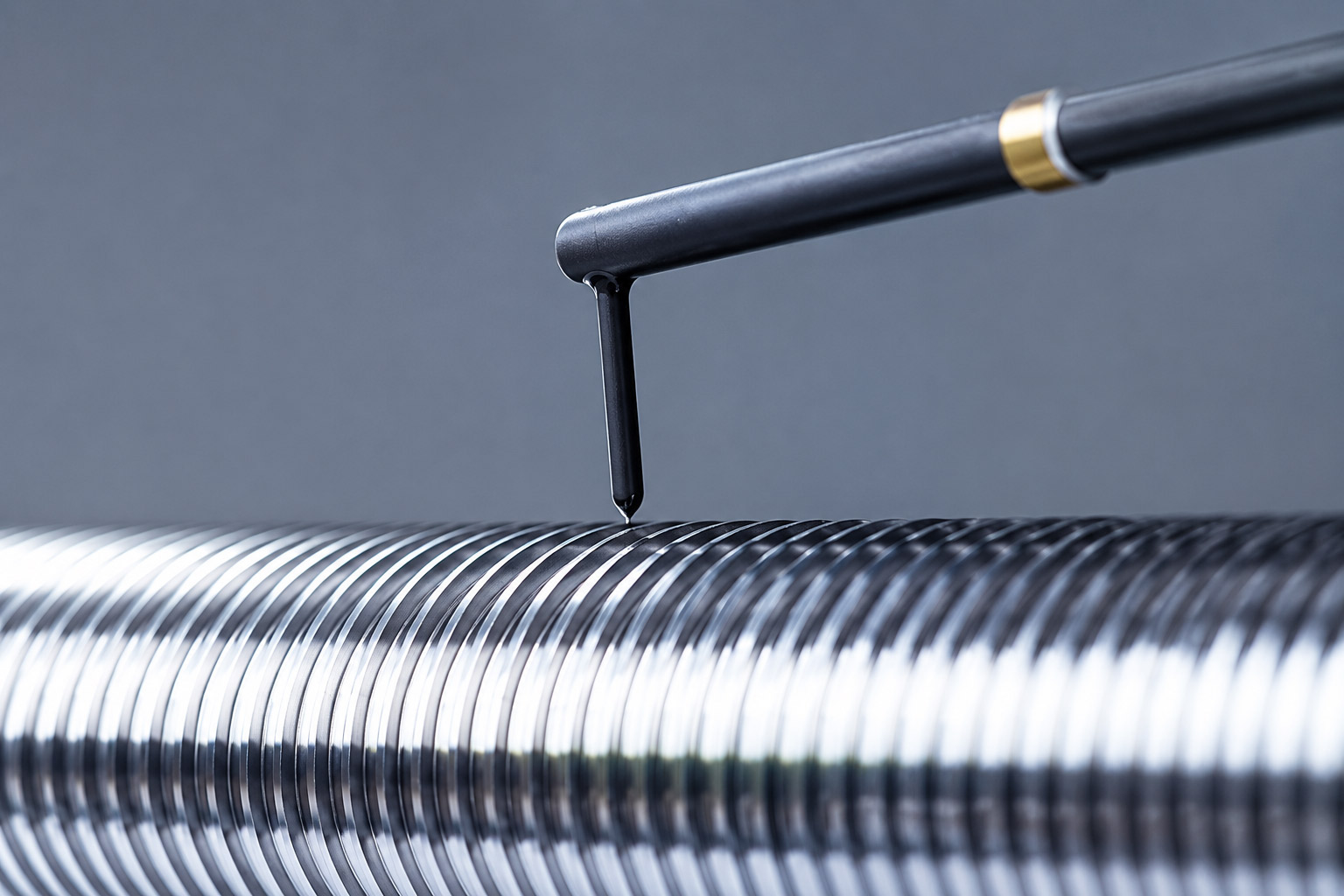 Rauheitsmessung an einer Metallwelle