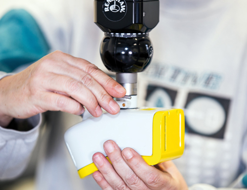 Montage eines 3D-Laserscanners an der Koordinatenmessmaschine