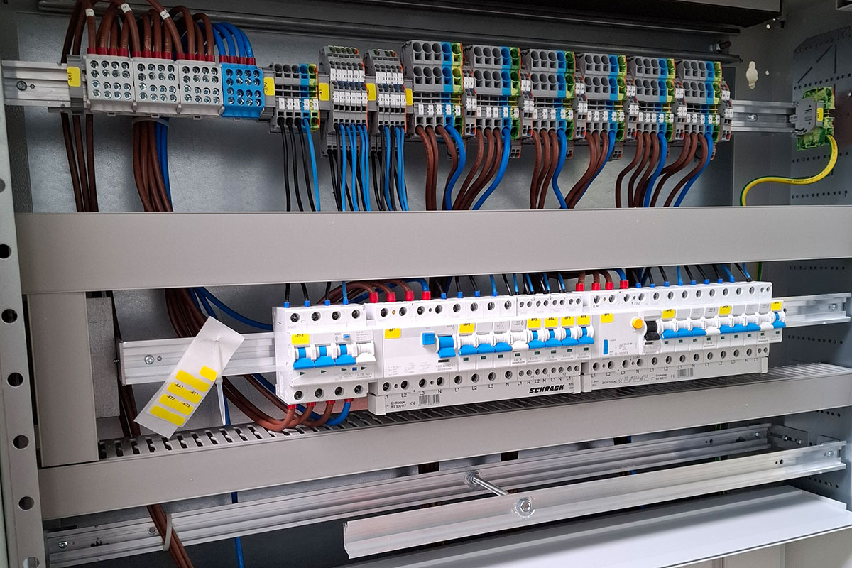 Elektroverteiler / Schaltschrank