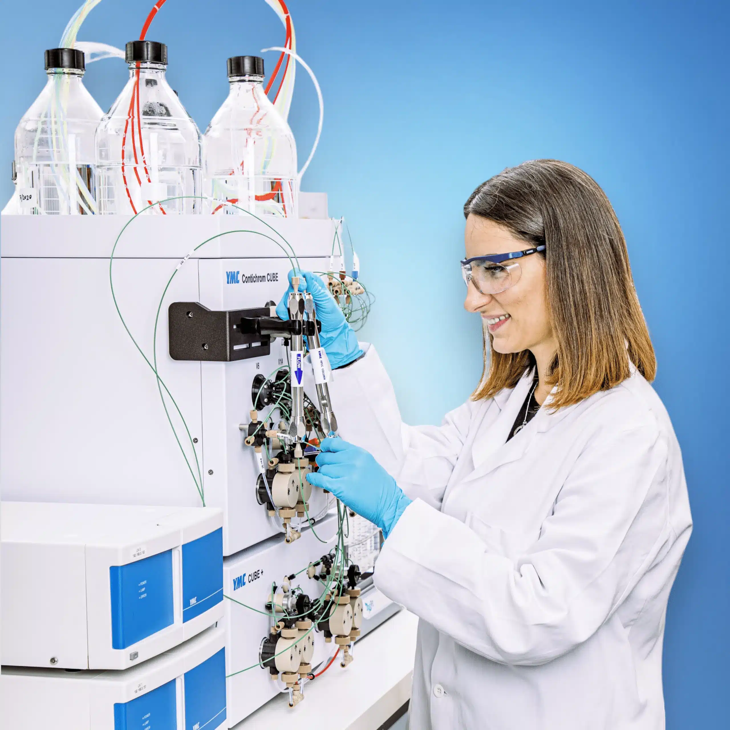 Wissenschaftler bedient ein Contichrom® CUBE System