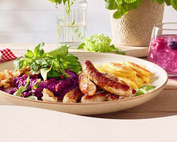 Nürnberger Bratwürste mit Schupfnudeln und Rotkohl