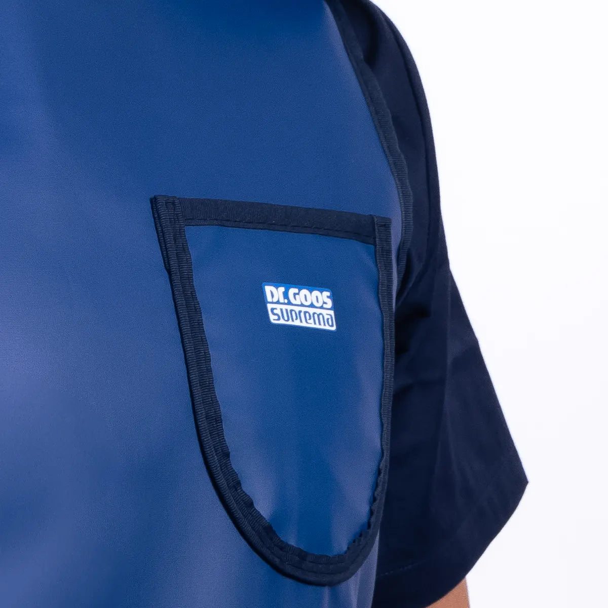 Brusttasche mit Etikett