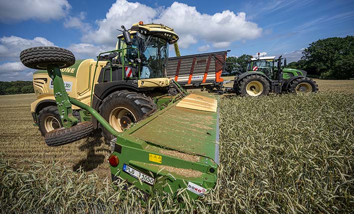 Test des Krone Feldhäckslers mit xdisc 10 Schneidwerk