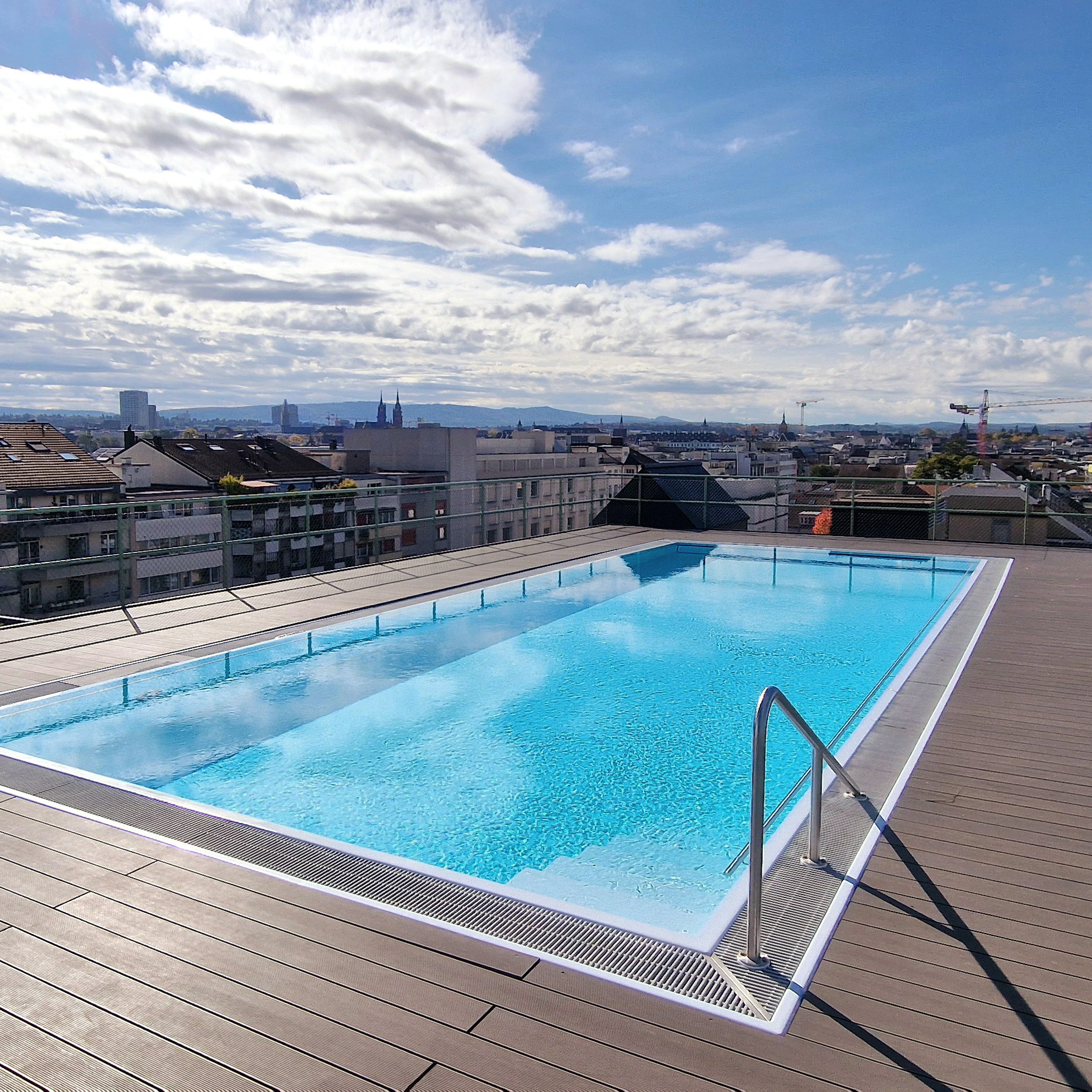Überlaufbecken auf Dachterrasse