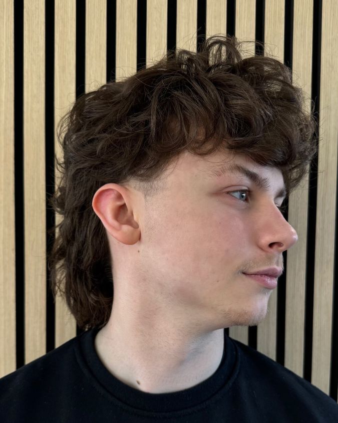 Frischer Mullet-Haarschnitt