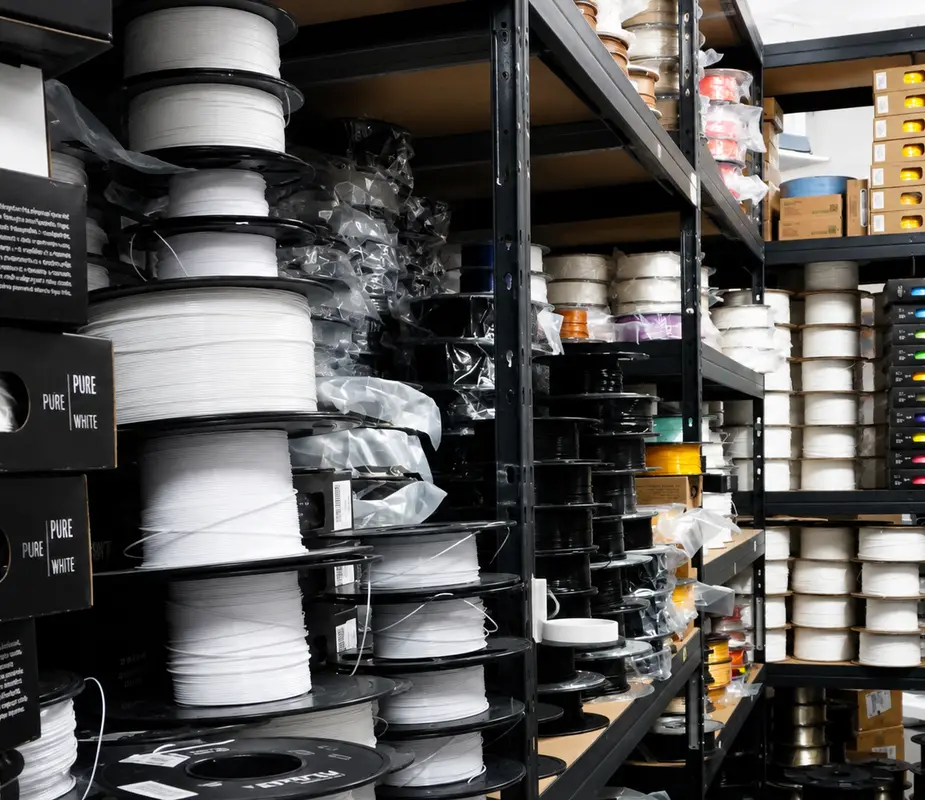Materiallager mit rund 3,5 Tonnen Filament