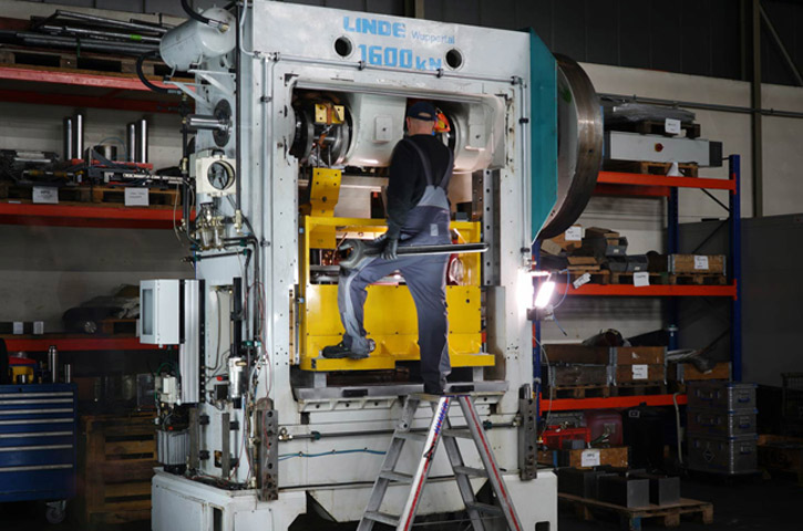 Herstellerunabhängige Reparatur und Wartung von Exzenter- und Hydraulikpressen