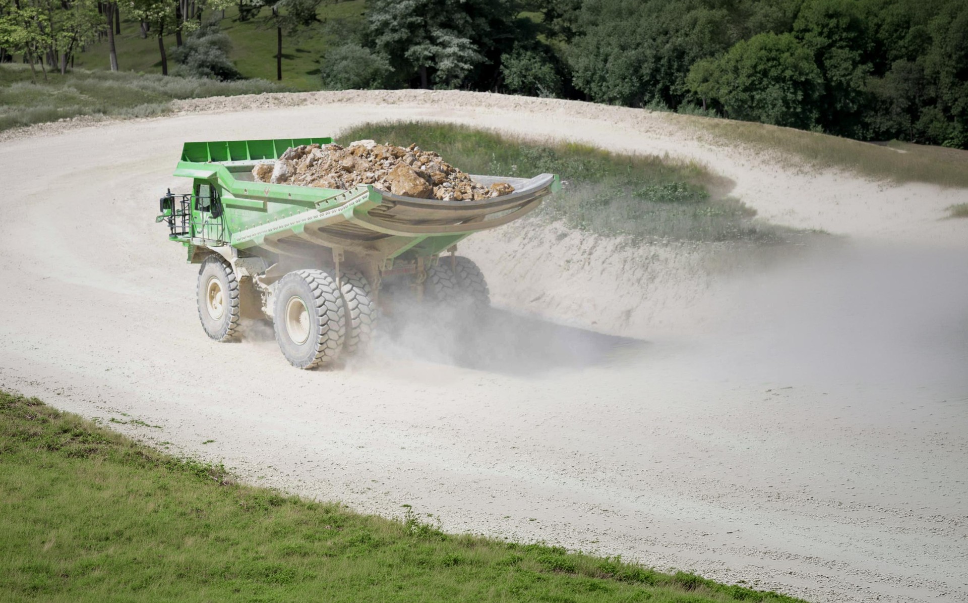 eDumper – elektrischer Muldenkipper, Vertrieb durch Lithium System
