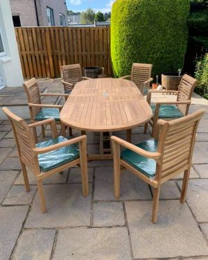 Teak-Auszugstisch mit 6 Stühlen