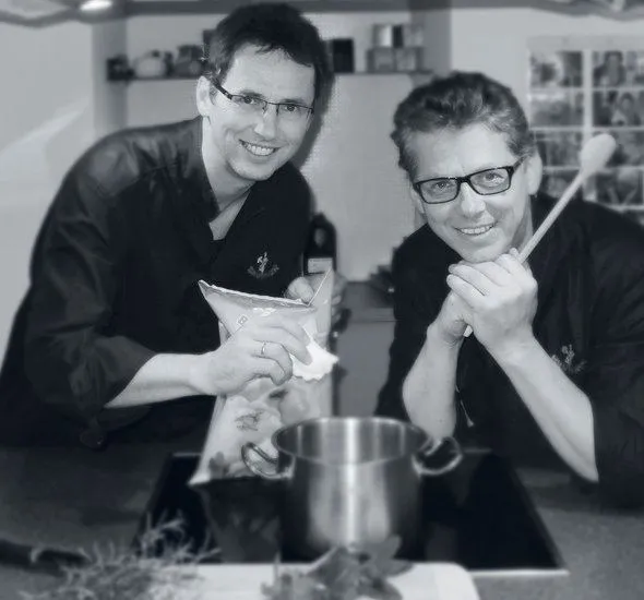 Gründer Albin und Günter Brunner in der Manufakturküche