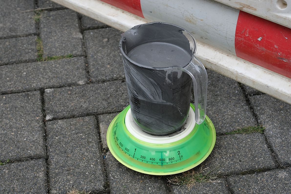 Erdwärmesonde im Bohrlochkopf