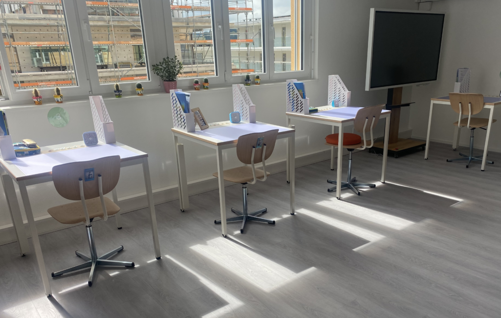 Klassenraum mit flexiblen Sitzlösungen