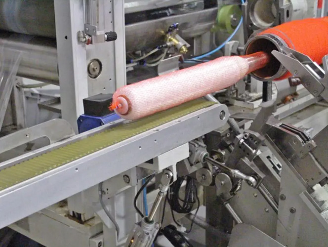 Konfektionierung: Raffmaschine mit gerafftem Kunstdarm