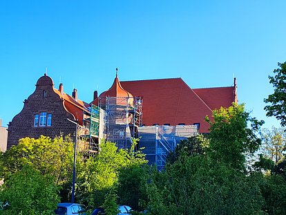 LTZ Augustenberg, Neueindeckung mit Biberschwanzziegeln