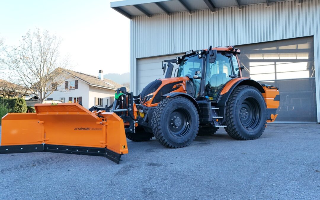 Schneepflugtraktor für Winterdienst