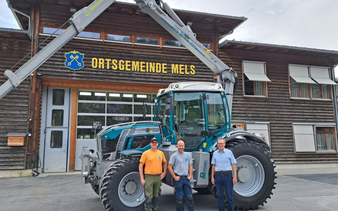Traktorübergabe an die Ortsgemeinde Mels