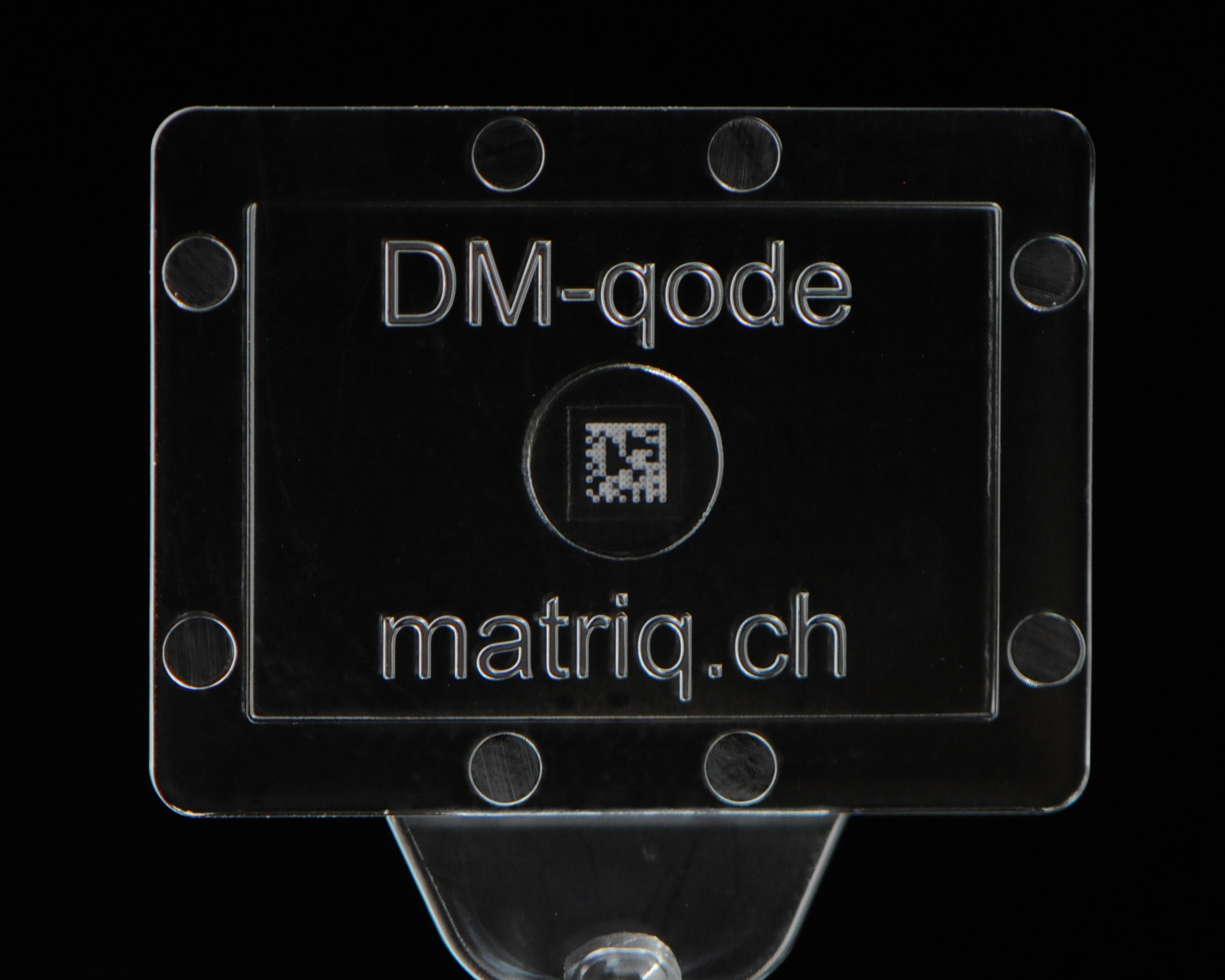 Kunststoffteil mit DataMatrix-Code aus dem Spritzgießprozess