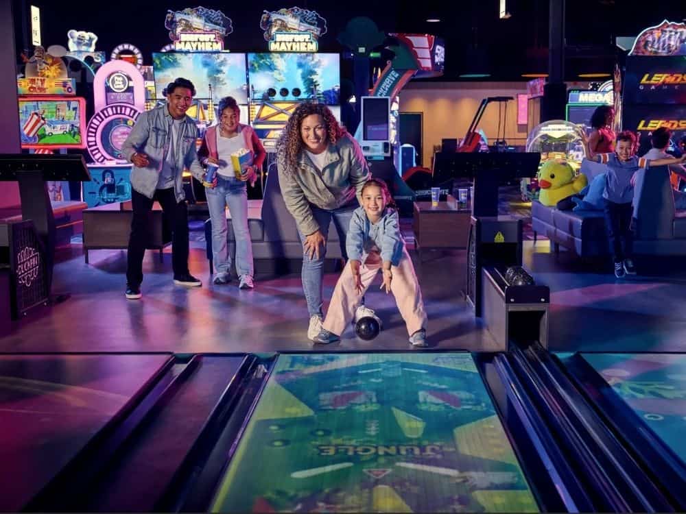 Immersive Bowling-Experience bei Playdium Vaughan Mills