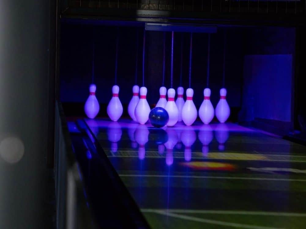 Duckpin-Bahnen mit interaktiver On-Lane-Projektion