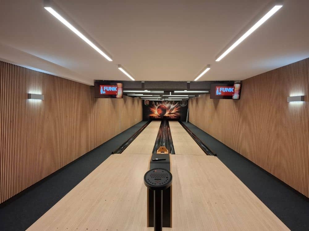 Zwei Tenpin-Bahnen, Community Center Winterrieden (Deutschland)