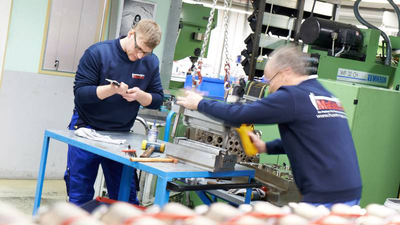 Werkzeugbau: Folgeverbundwerkzeuge