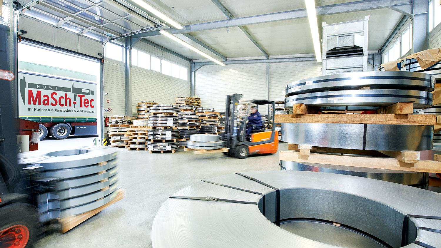 Lager mit Spaltband für schnelle Materialverfügbarkeit