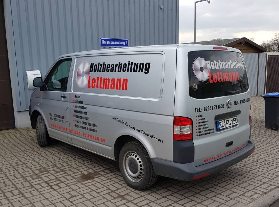 Küchenzeile aus Holz