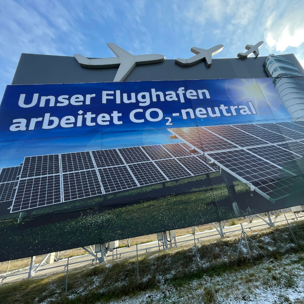 Werbeturm Flughafen Wien
