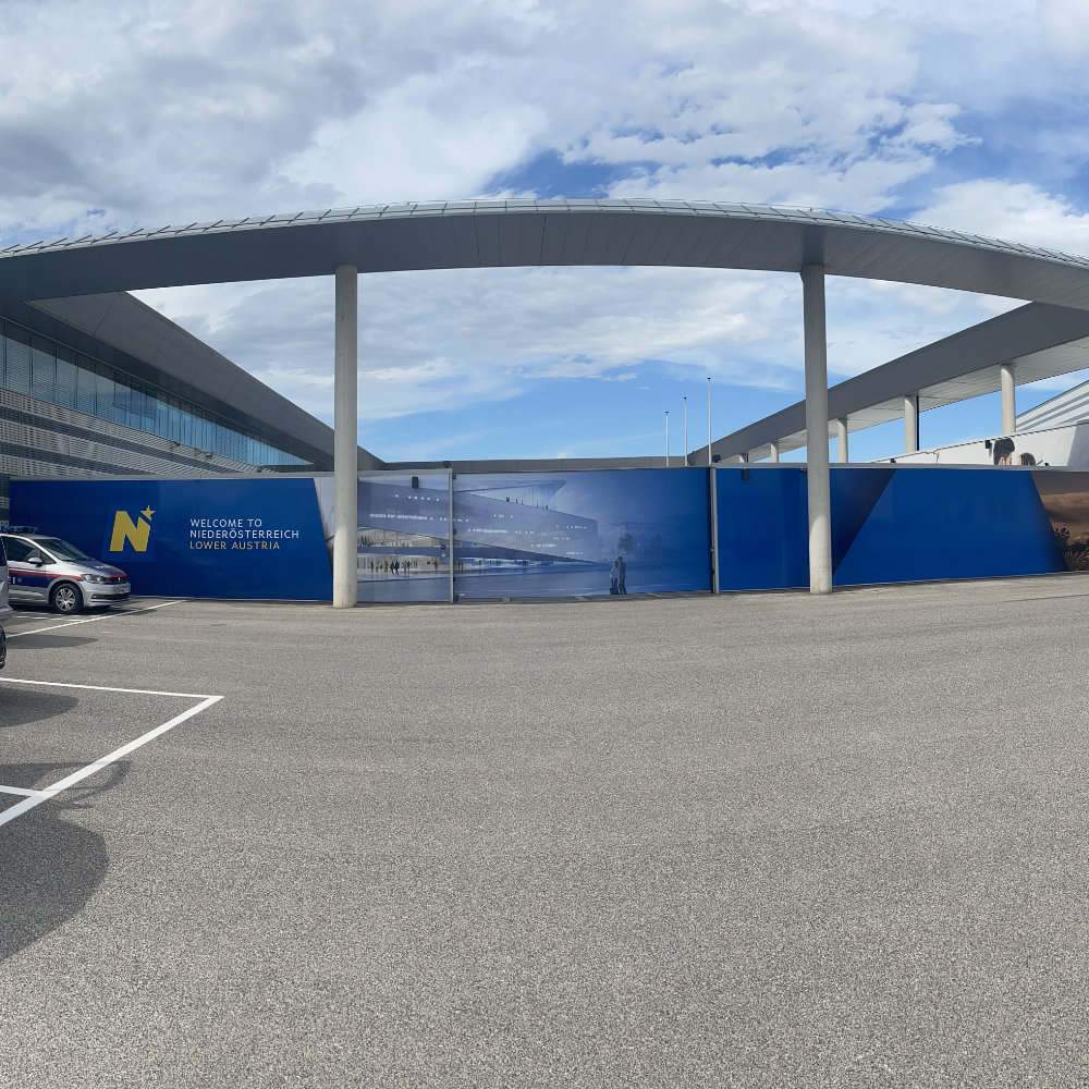 Folienverklebung VIP-Terminal Flughafen Wien