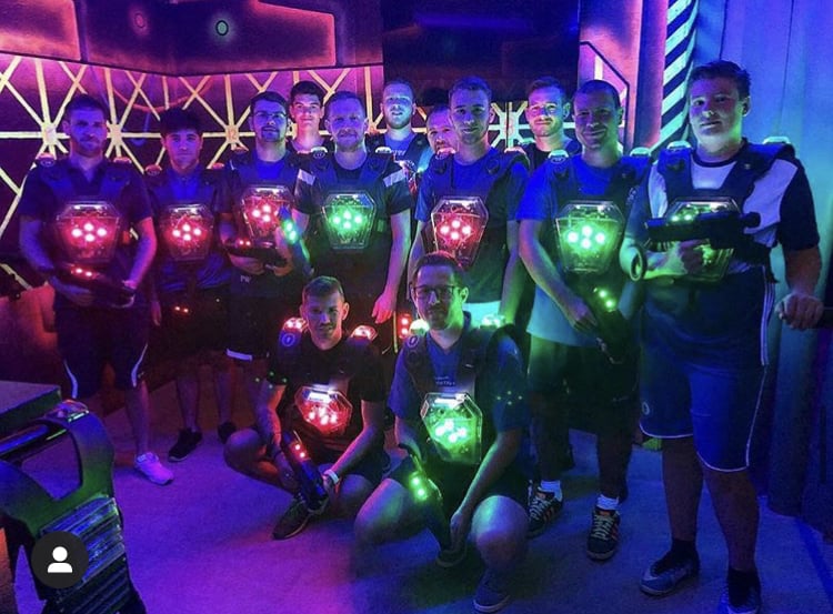 Gruppe von Lasertag-Spielern