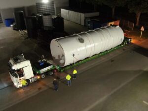 Überbreitentransport eines Rundbehälters