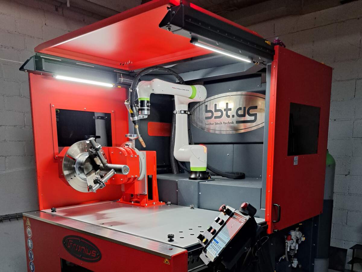 Schweissroboter (Cobot Fronius Schweisszelle CWC-S)