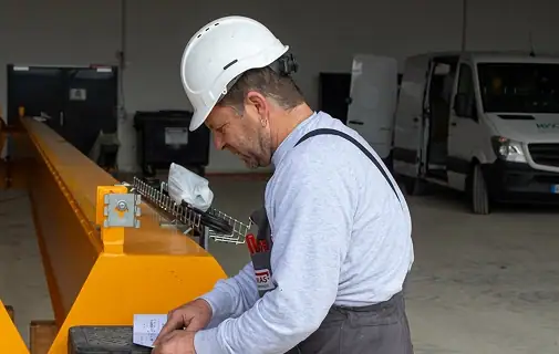 Prüfung eines Industriekrans
