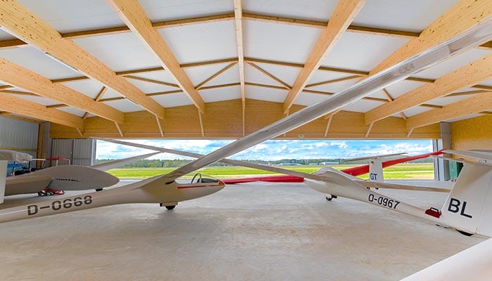 Flugzeughangar in Holzbauweise