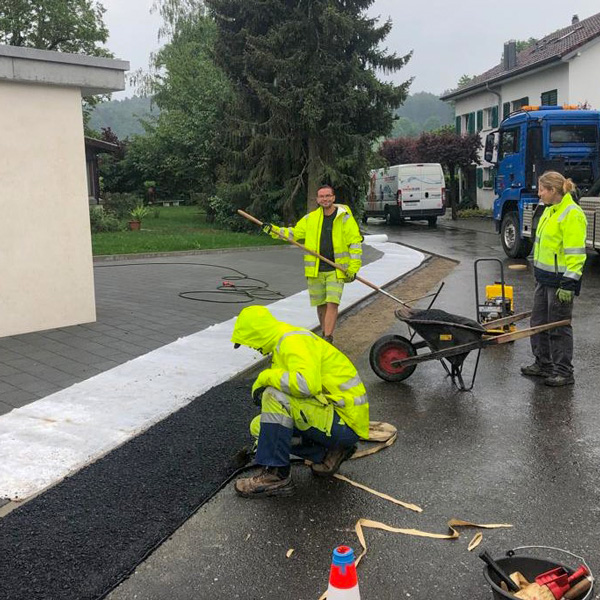 Belagsarbeiten und Instandstellung von Vor- und Parkplätzen