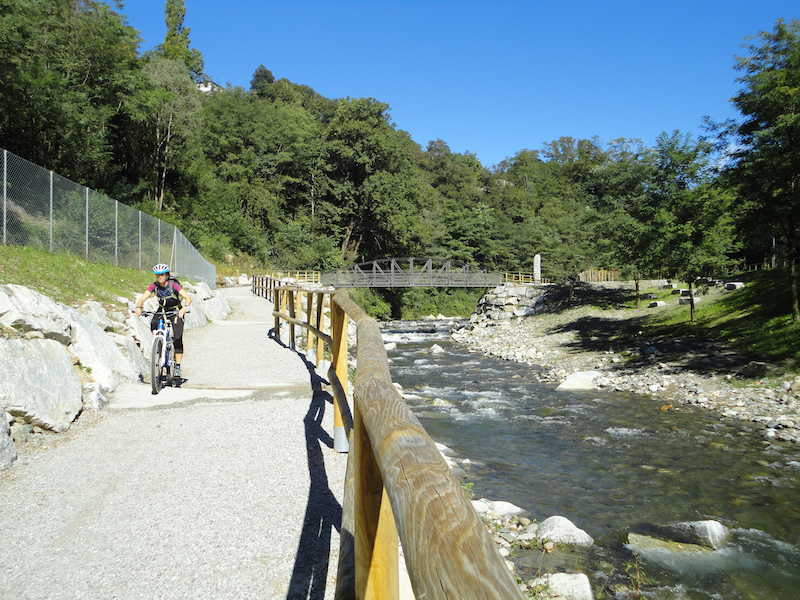 Fussgängerbrücke über die Cassarate