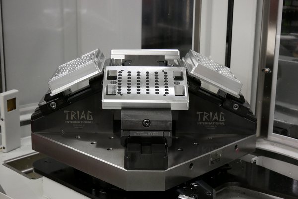powerCLAMP auf 5-Achs-Fräsmaschine
