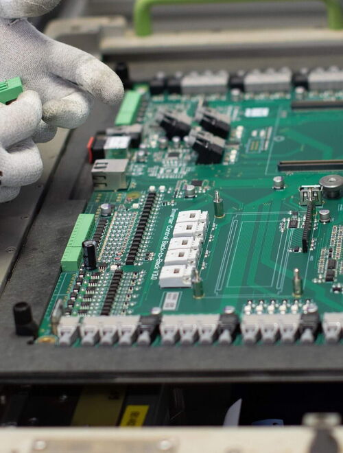 THT-assembled printed circuit board