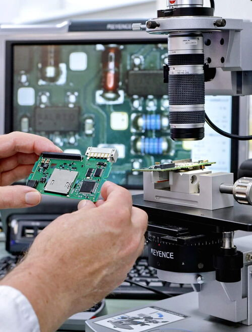 Quality management: inspection of an assembly under the microscope