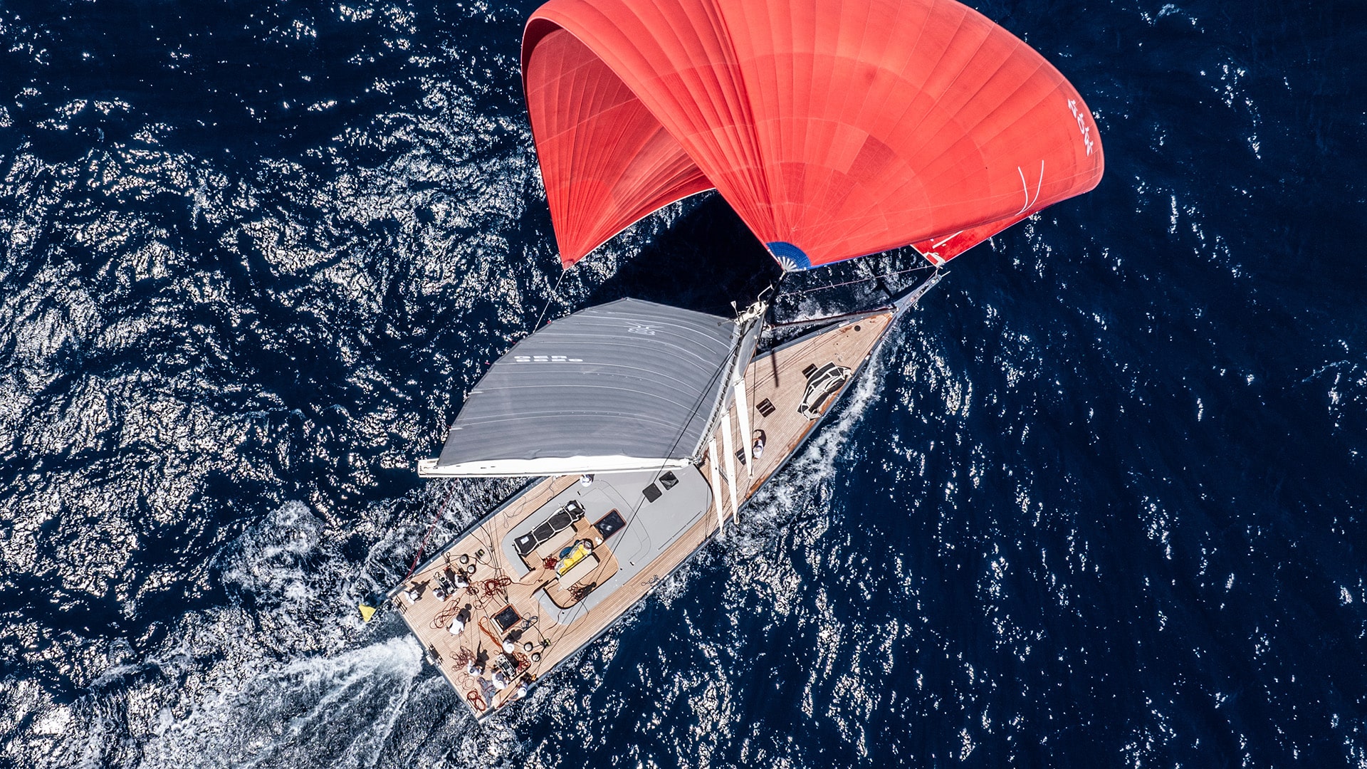 Y8 – Carbon-Segelyacht (Draufsicht)