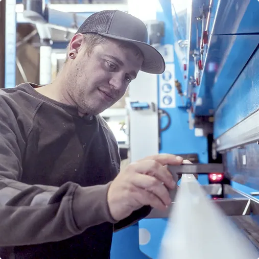 Fertigung an einer Metallbearbeitungsmaschine