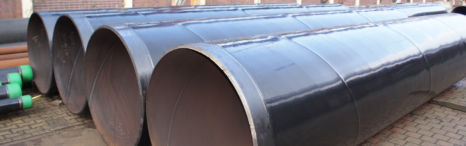 Steel pipes in the warehouse